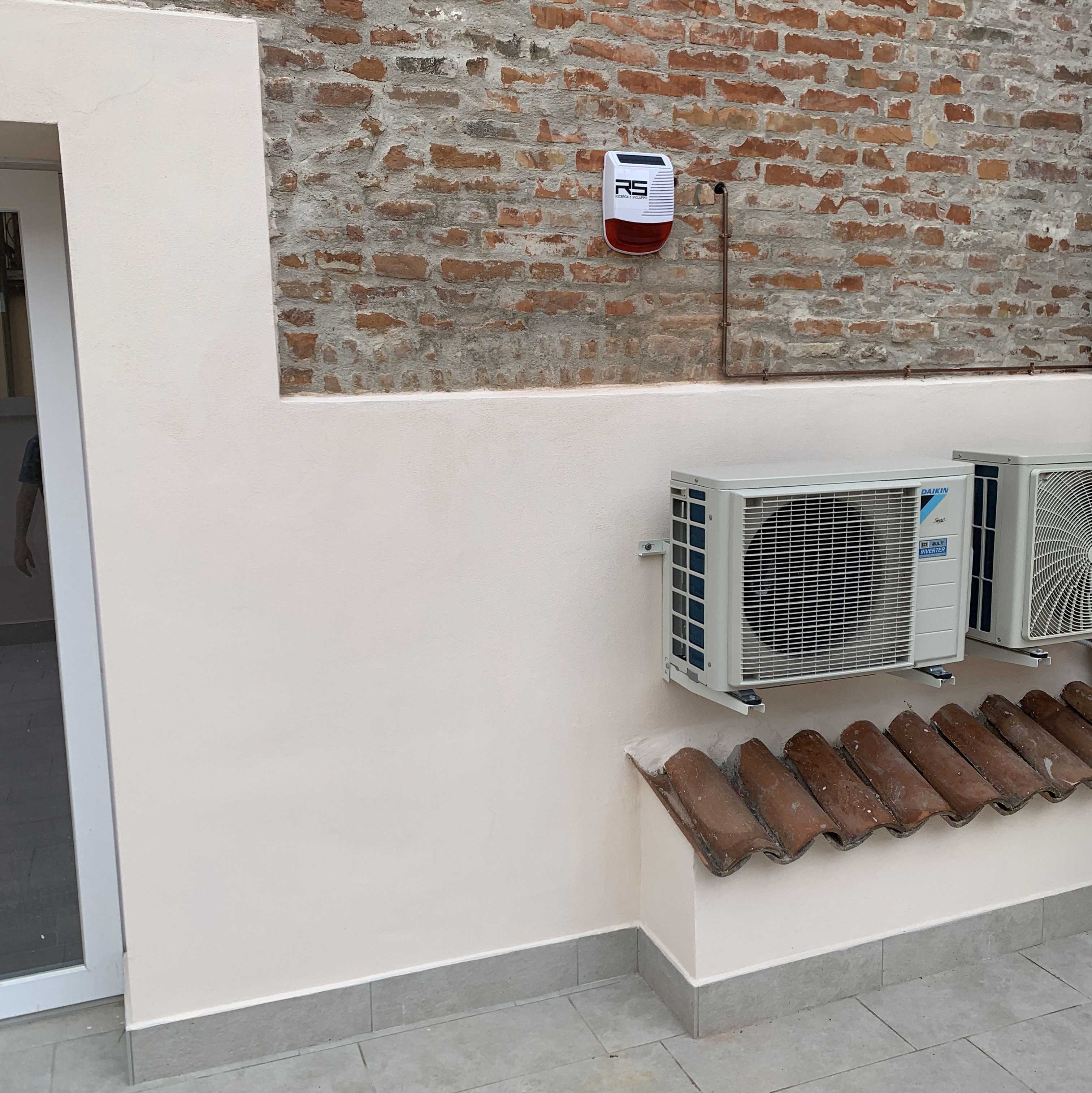 RSRICERCASVILUPPO SIRENA ESTERNA